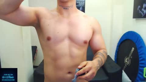 Snapshot of mateosexyhot22 chatting on October 9, 10:25 pm Mateo online show from October 9, 10:25 pm