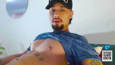 STRURIBE ON INSTAGRAM online show from December 14, 3:08 pm