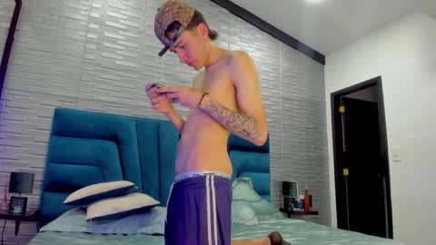 matt_georgus online show from December 10, 5:39 am