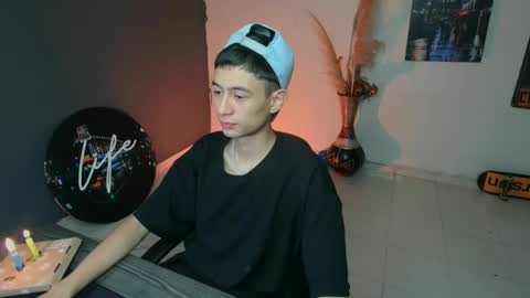 Snapshot of mattias_dantee chatting on December 8, 7:47 am mattias online show from December 8, 7:47 am
