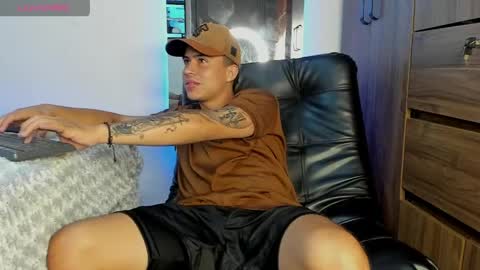 mattiwsmorris_ online show from May 23, 12:49 am