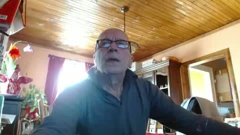 Maurice online show from December 25, 6:19 pm