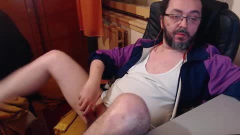 Max online show from January 1, 3:57 pm