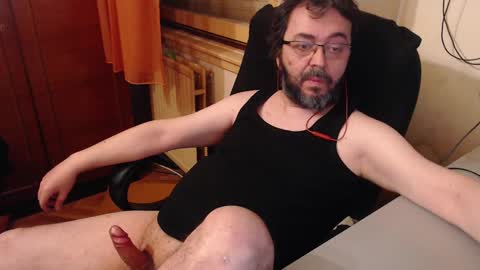 Max online show from March 1, 8:10 pm