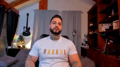 Snapshot of max_dic1 chatting on January 13, 1:49 pm max D. online show from January 13, 1:49 pm