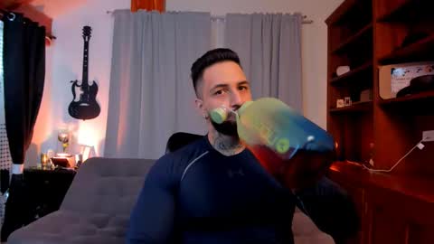 Snapshot of max_dic1 chatting on February 2, 3:21 am max D. online show from February 2, 3:21 am