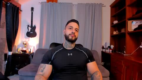 Snapshot of max_dic1 chatting on February 1, 4:35 am max D. online show from February 1, 4:35 am