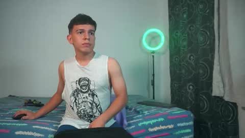 Max online show from November 21, 11:04 pm