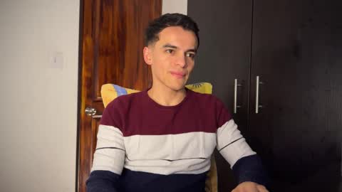 Snapshot of max_lancaster chatting on January 21, 11:34 pm Max Lancaster online show from January 21, 11:34 pm