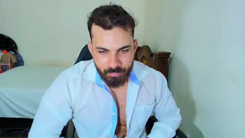 Snapshot of max_love25 chatting on October 3, 12:26 am max_love25 online show from October 3, 12:26 am