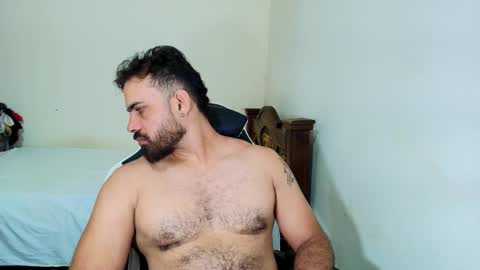 Snapshot of max_love25 chatting on October 1, 8:46 pm max_love25 online show from October 1, 8:46 pm