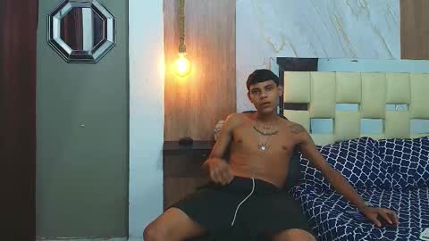Snapshot of max_willians_ chatting on October 15, 6:10 am max online show from October 15, 6:10 am