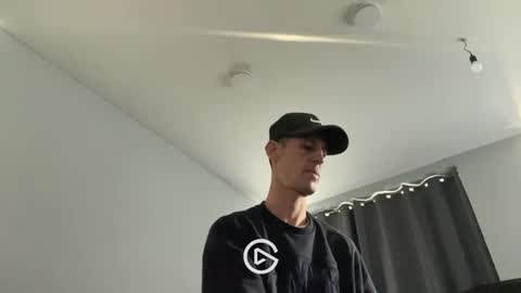 Max online show from November 17, 1:58 pm