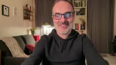 Max Mikado online show from February 6, 10:00 pm