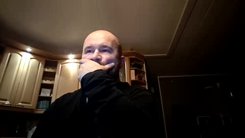 Snapshot of maxhunter chatting on October 8, 4:44 pm maxhunter online show from October 8, 4:44 pm