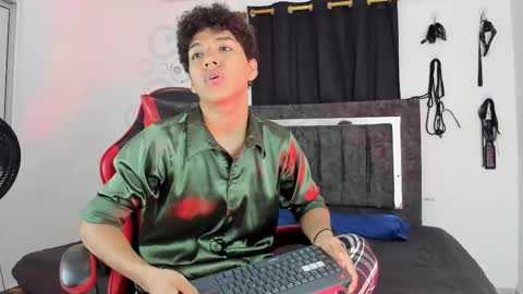 Maximiliano online show from November 27, 8:12 pm