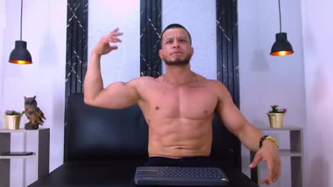 Maximiliano online show from May 25, 6:47 pm