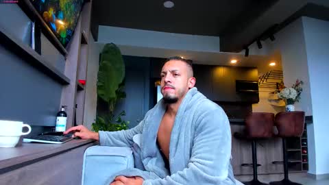 maximo_and_marcelo online show from February 24, 12:06 pm