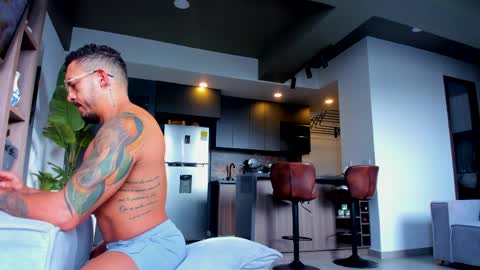 maximo_and_marcelo online show from April 10, 12:12 pm