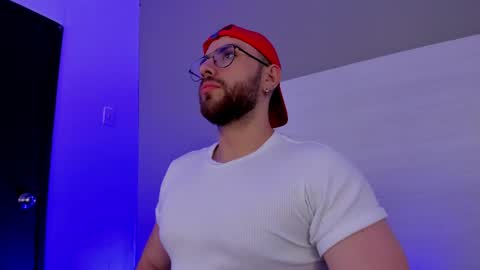 MAXIMO online show from December 15, 1:02 am