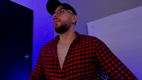 MAXIMO online show from December 26, 1:51 am