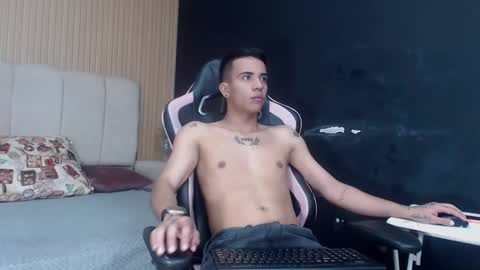 MaximoGray online show from January 14, 6:55 pm