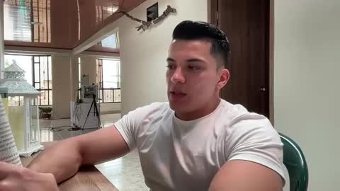 Snapshot of maximohoot chatting on February 26, 6:00 pm Sebastian online show from February 26, 6:00 pm
