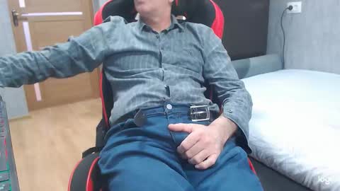 maximus3334 online show from March 23, 12:11 pm