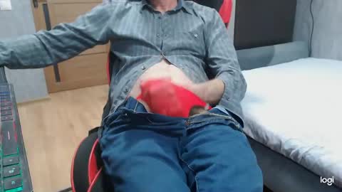 maximus3334 online show from March 11, 10:06 pm