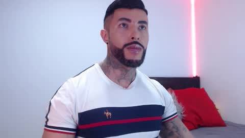 Independent Model online show from November 11, 4:39 am