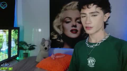 Max online show from November 16, 5:31 am