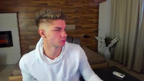 MaxKaiden online show from March 13, 6:43 am