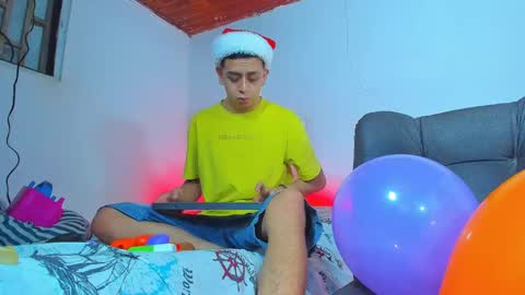 MAX online show from December 24, 10:39 pm