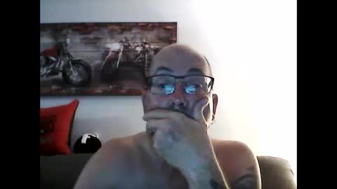 me at home online show from October 3, 3:11 am