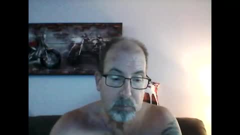 me at home online show from December 21, 1:21 pm