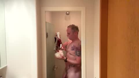 Meau Lest online show from November 6, 9:40 pm