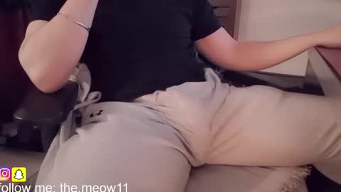 meow609 online show from February 15, 5:35 am