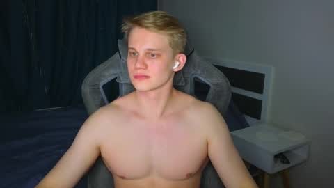 Mickey online show from February 25, 8:43 pm