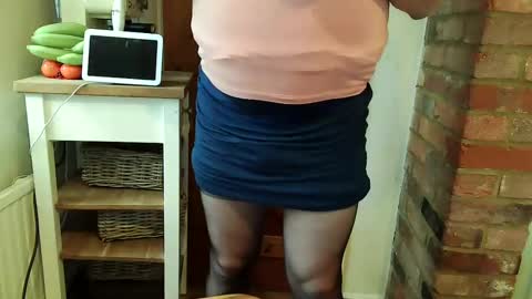 messyxdresser online show from January 13, 1:49 pm