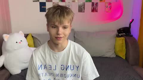 Arthur online show from April 12, 4:19 pm