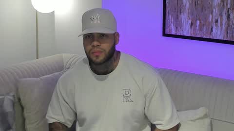 Snapshot of michael_salens chatting on February 22, 10:29 am Michael Salens independent model online show from February 22, 10:29 am