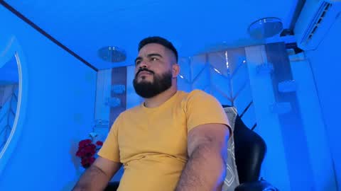 Snapshot of michaelbear_ chatting on February 25, 1:28 pm Michael online show from February 25, 1:28 pm