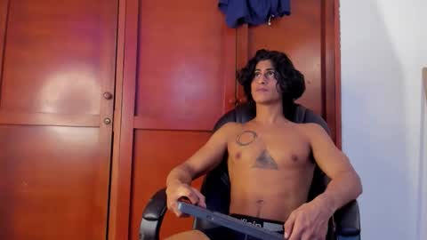 mike_d1030 online show from March 1, 5:51 am