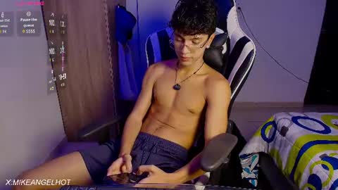 Mike Pineapple online show from July 1, 3:18 am