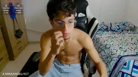 Mike Pineapple online show from June 3, 3:30 am