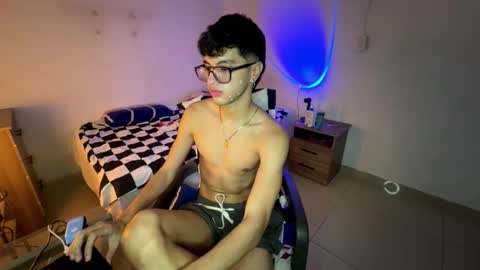 Snapshot of mike_pineapple chatting on October 7, 4:38 am Mike Pineapple online show from October 7, 4:38 am