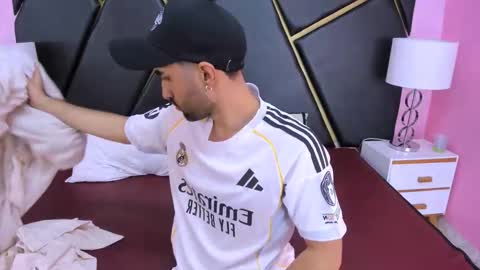 milanzaire online show from November 9, 9:30 pm