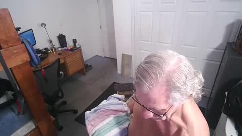 Milehi1958 online show from January 3, 6:03 pm