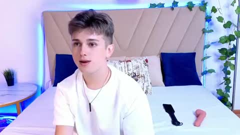 Miles online show from August 4, 3:56 am