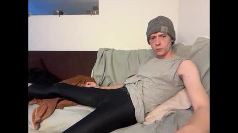 SlimnHungOH online show from December 19, 1:46 am